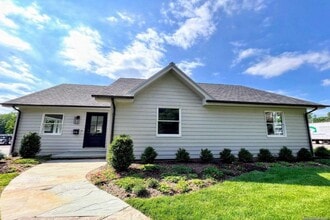 Building Photo - 26 Bogert St