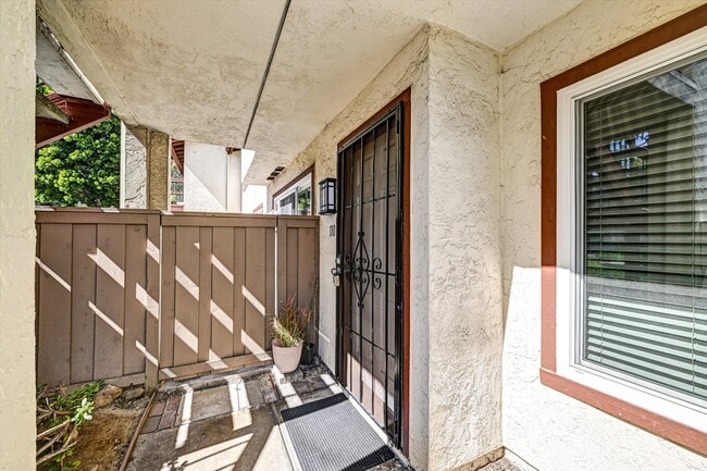 Building Photo - 4020 Porte La Paz