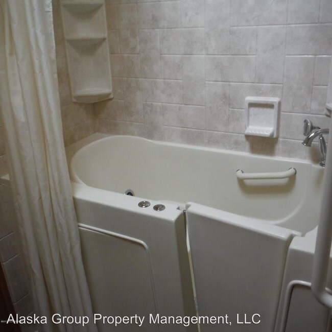 Building Photo - 3 br, 2 bath House - 4400 Trapline
