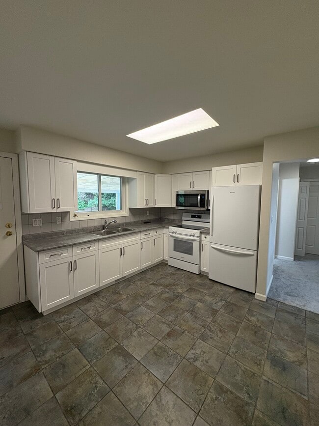 Building Photo - 34504 Donlyn Av