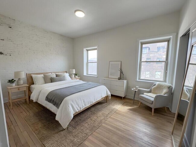 Photo - 1936 Green St Apartment