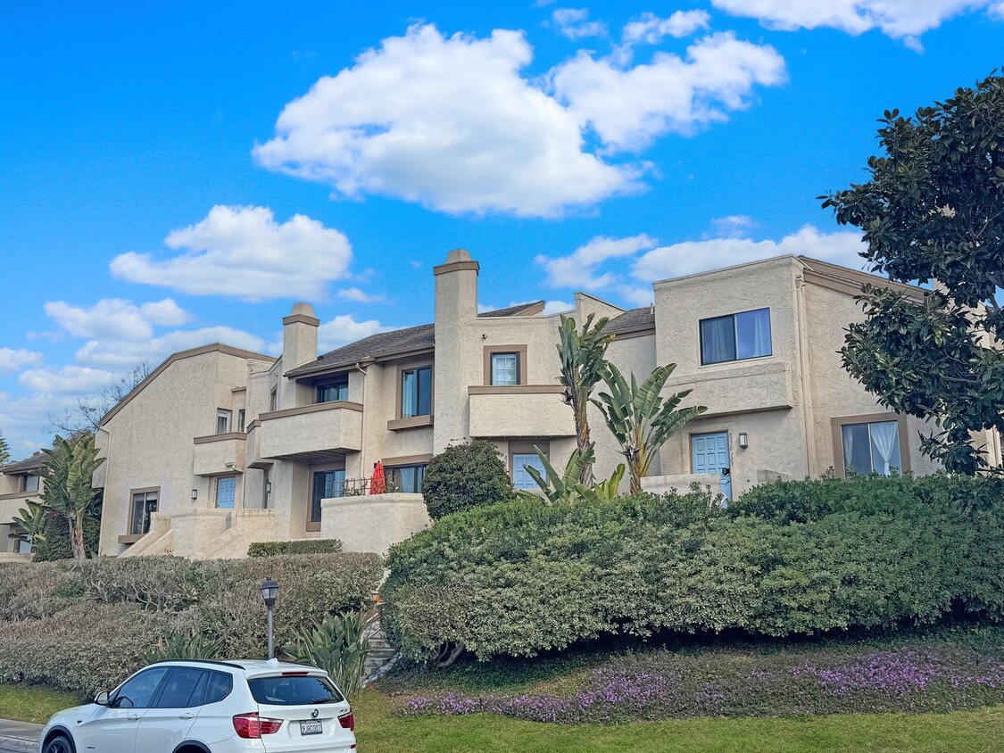 Foto principal - Great 2B/1.5BA Townhome in La Jolla!