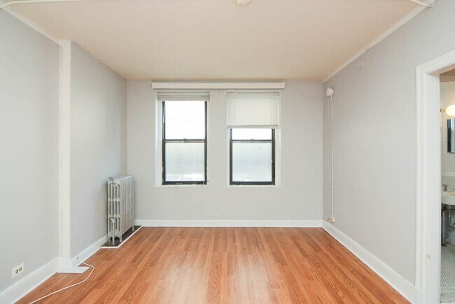Foto del edificio - 3335 W Diversey Ave
