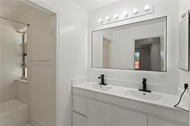 Foto del edificio - 15076 SW 51st St