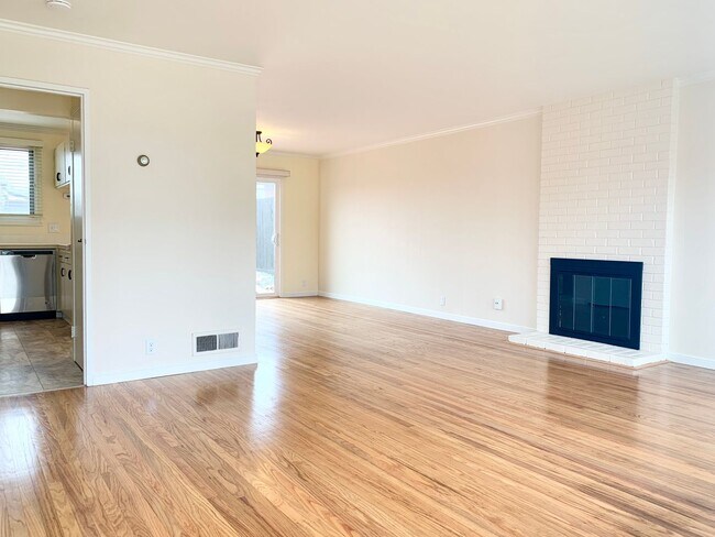 Building Photo - Renovated Single-Family Home in Pacifica!