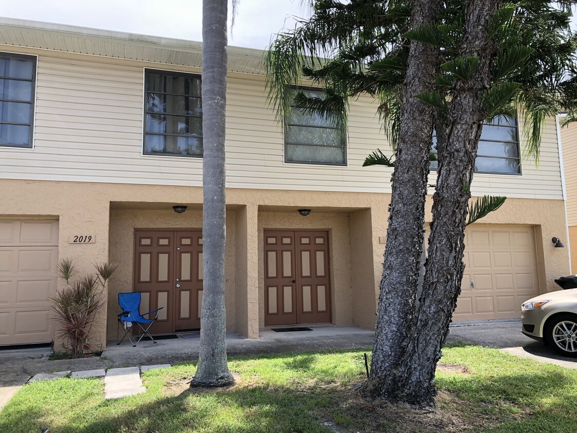 Foto del edificio - 2019 McMullen Ave