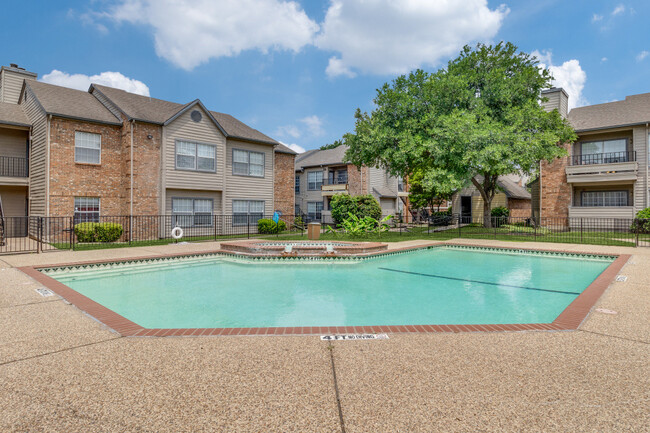 Building Photo - Huntington Brook