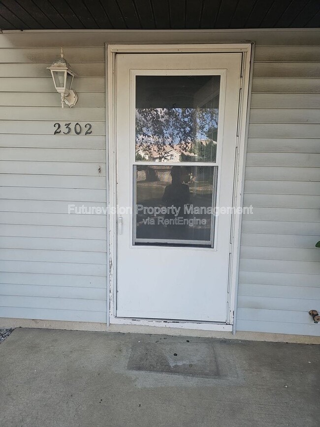 Building Photo - 2302 Carnation Dr