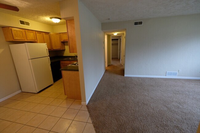Foto del edificio - 2 Bed, 1 Bath near a park and C. Trail, Great Neighborhood!