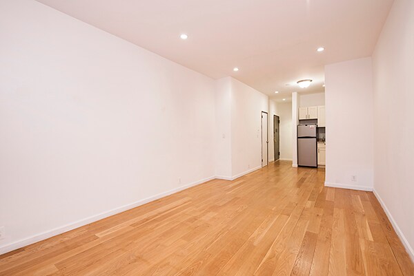 Foto del edificio - 234 E 3rd St