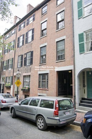 Building Photo - 62 Pinckney St