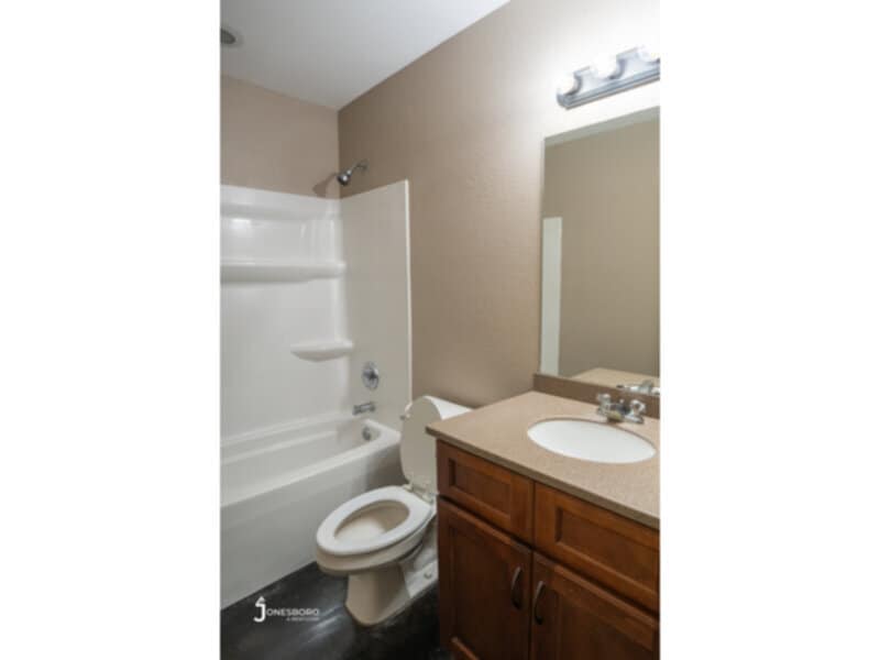 Foto del edificio - The Oaks: Water &amp; Sewer Included