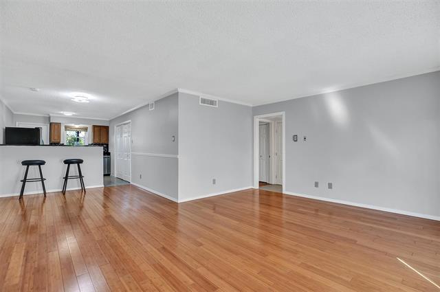 Foto del edificio - 7705 Meadow Park Dr