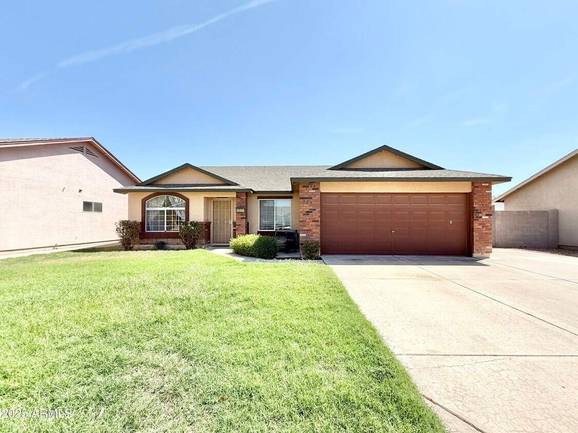 Foto principal - 2321 E Remington Pl