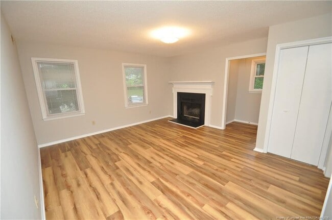 Building Photo - 3901 Lexington Dr