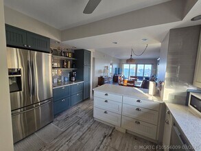Building Photo - 1035 Hillsboro Mile