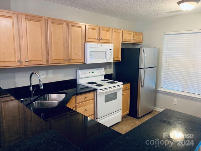 Building Photo - 5667 Kimmerly Woods Dr