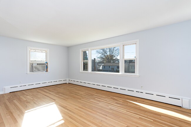 Building Photo - 272 Hunyadi Ave