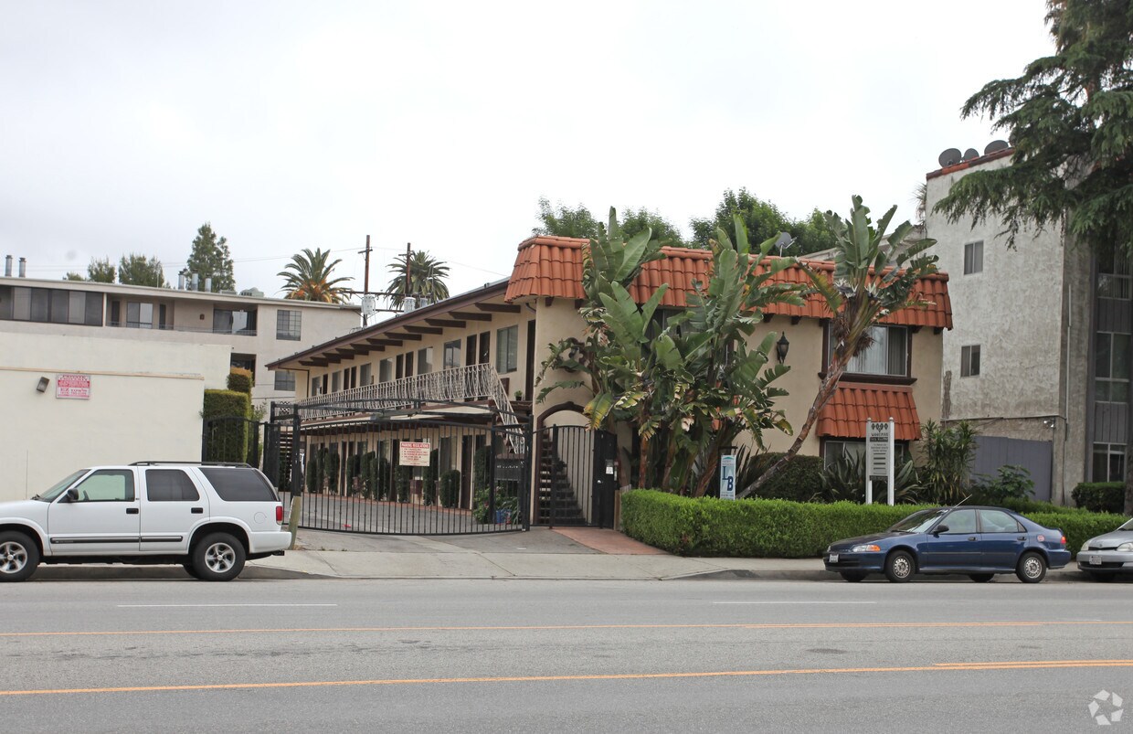 Foto principal - 4436 Woodman Avenue Apartments