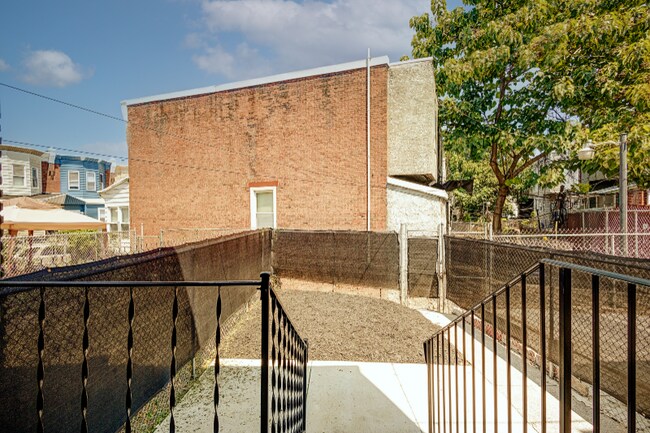 Foto del edificio - 5709 Baltimore Ave