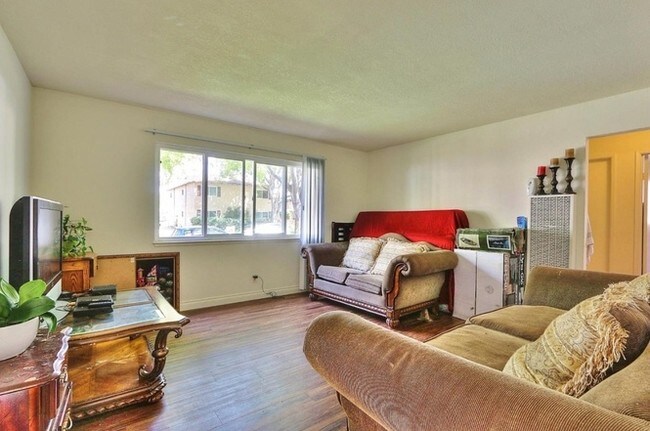 Interior Photo - 1136 Ayala Dr