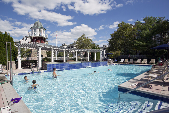 Harbors Club y la piscina - The Waterfront at Harbors