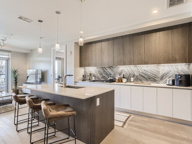 Oversize Kitchen - 4200 W 17th Ave