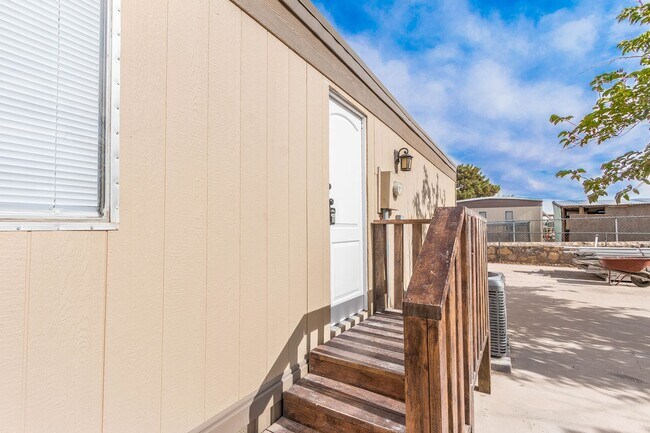Foto del edificio - Incredible 3 bedroom, 1 1/2 bath mobile ho...