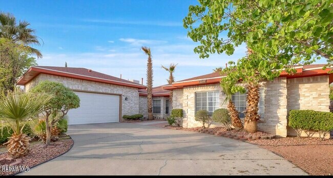 Building Photo - 2081 Paseo Del Prado Dr