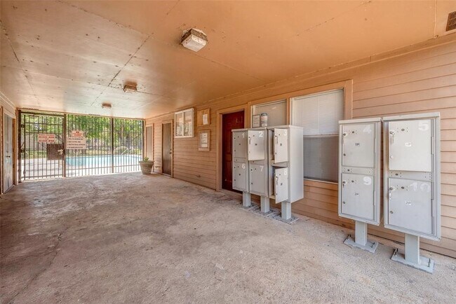 Foto del edificio - 10555 Turtlewood Ct