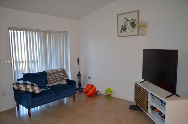 Foto del edificio - 771 N Pine Island Rd
