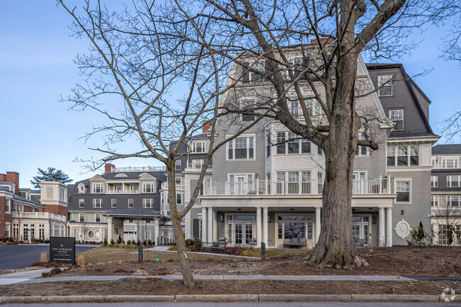 Entrada - The Newbury of Brookline