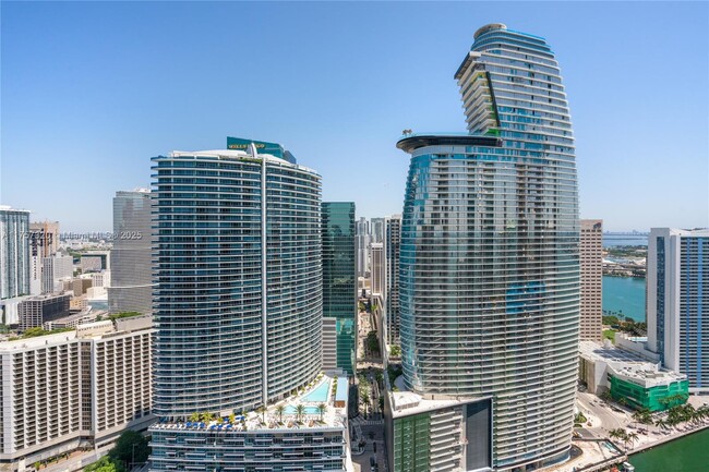 Foto del edificio - 475 Brickell Ave