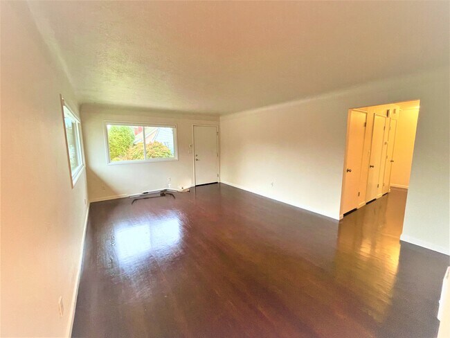 Building Photo - 2421 SE 52nd Ave