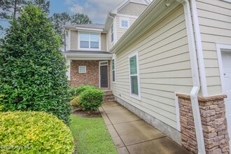 Building Photo - 104 Pine Hawk Dr