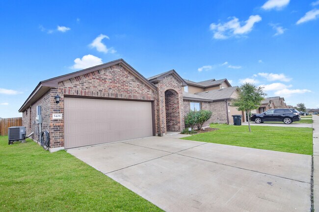 Foto del edificio - 5406 Waterbank Ln