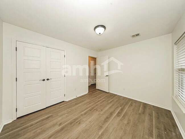 Foto del edificio - 1608 Ginger Ave
