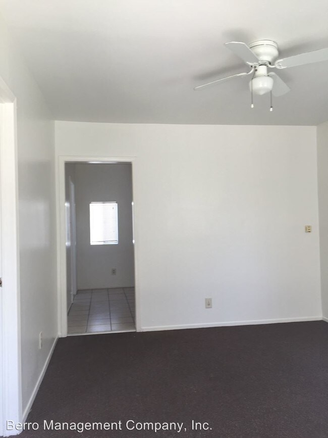 Building Photo - 622 N Fries Ave