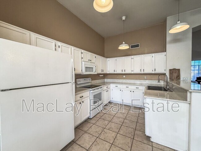 Building Photo - 5057 E Delta Ave