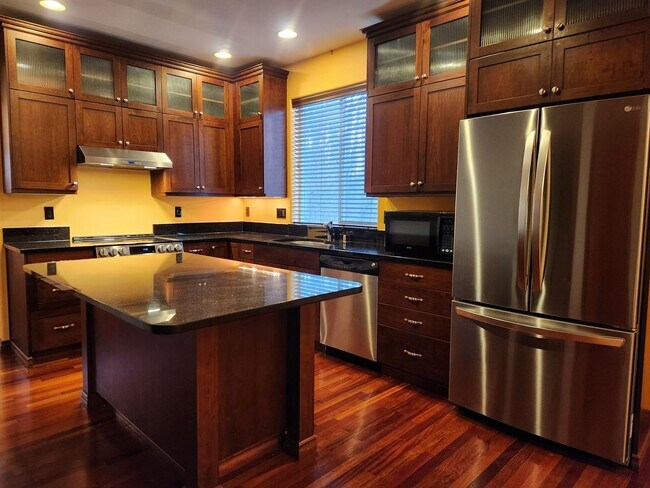 Foto del edificio - 618 Starflower Ct