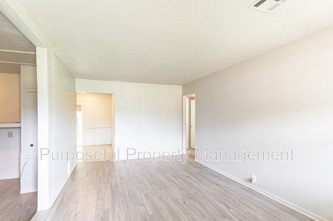 Building Photo - 1205 E Madison St