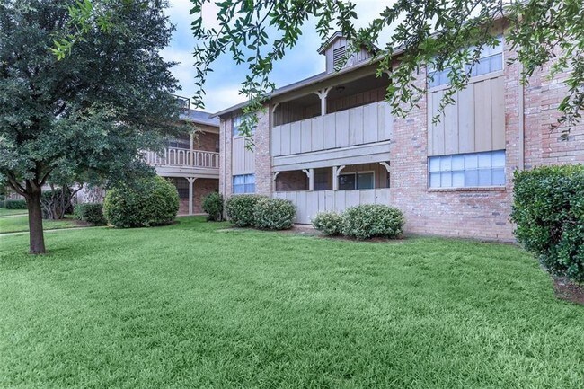 Building Photo - 530 Rockingham Dr