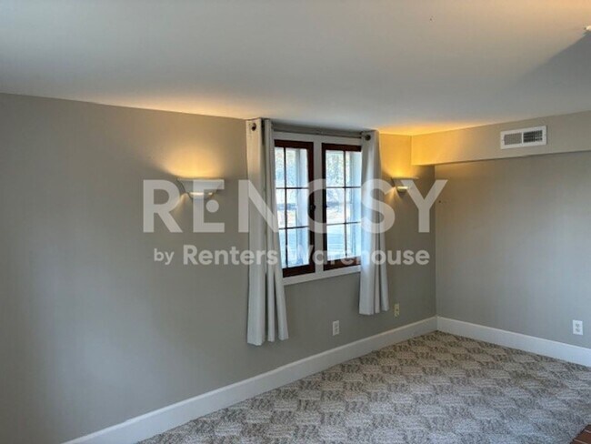 Foto del edificio - 305 1st Ave S