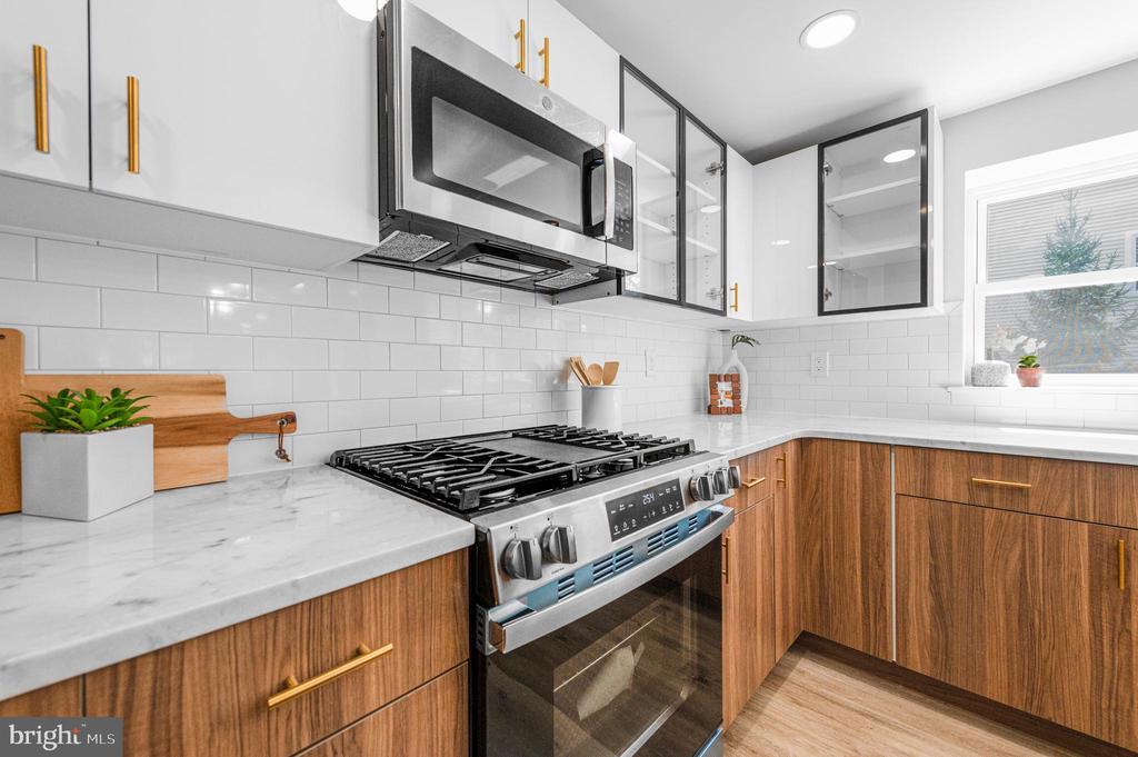 Primary Photo - 342 E Barnard St