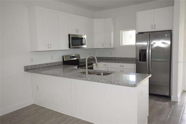 Building Photo - 460 Lake Shore Pkwy
