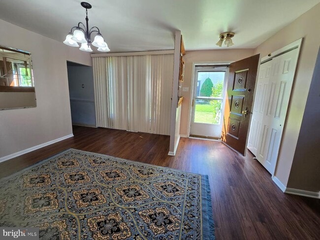 Building Photo - 647 Artwood Dr