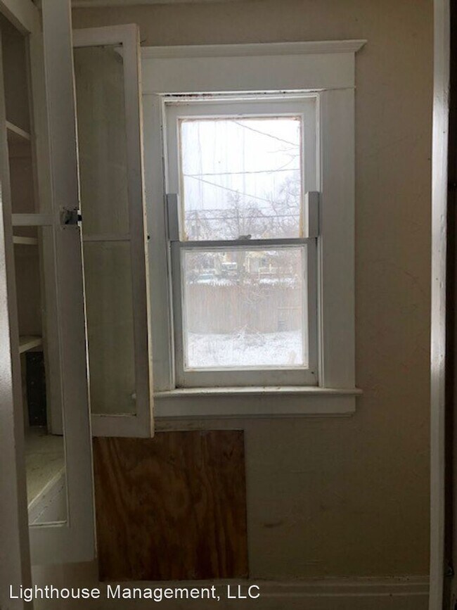 Building Photo - 3 br, 1 bath House - 212 Weyl St.