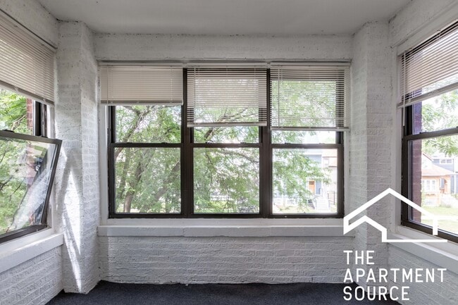 Foto del edificio - 3823 N Drake Ave