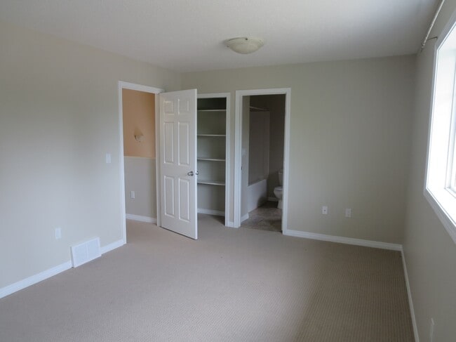 Building Photo - 5015-5053 53 St