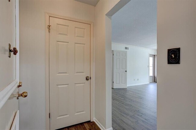 Foto del edificio - 6851 Roswell Rd